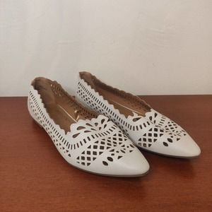 Report Women's Shoes Flats Laser Cut Design White Leather Size 7 Pointed Toe.